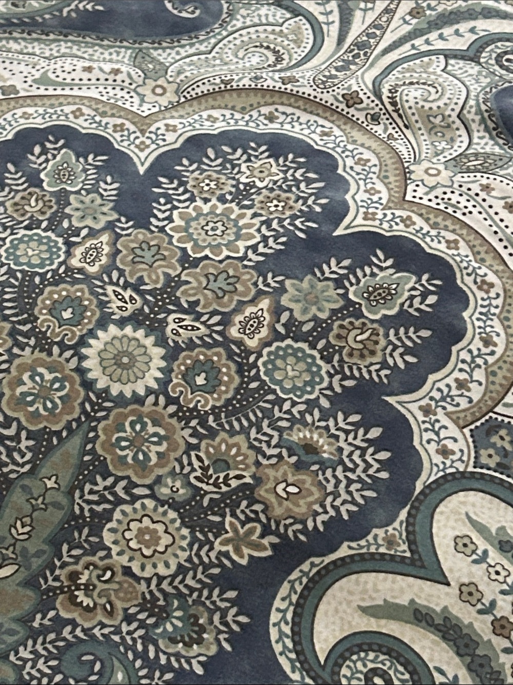 Pottery Barn Paisley Floral Duvet Cover in Navy, Cream, Tan - Picture 2 of 3